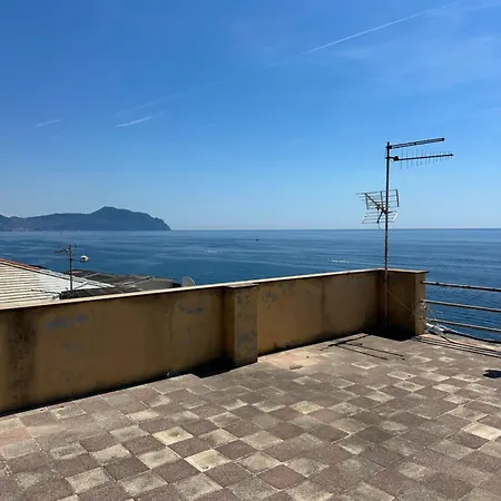 Attico Sul Mare Di Claudio E Maria