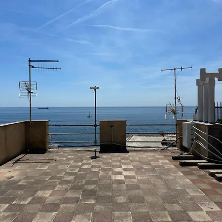 Attico Sul Mare Di Claudio E Maria